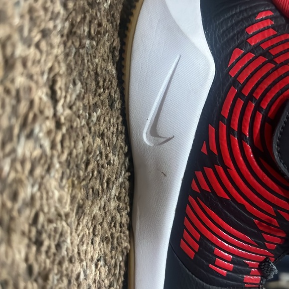 Boys Nikes - Picture 5 of 9